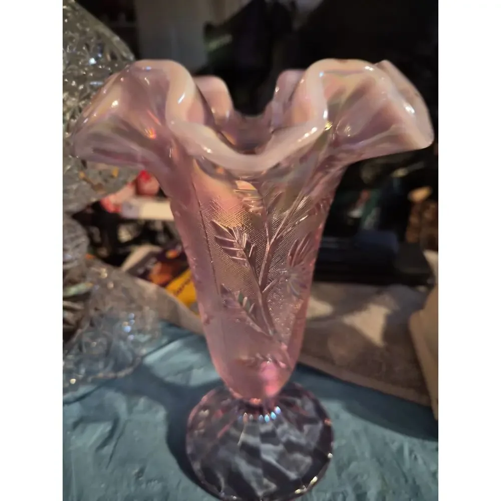 Vintage Fenton Art Glass Vase Pink iridescenc trumpet Vase with A...